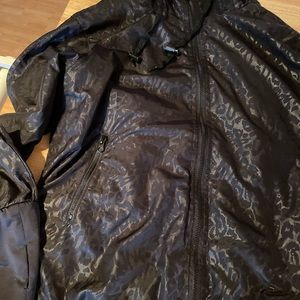 Zyia active zip up wind breaker.